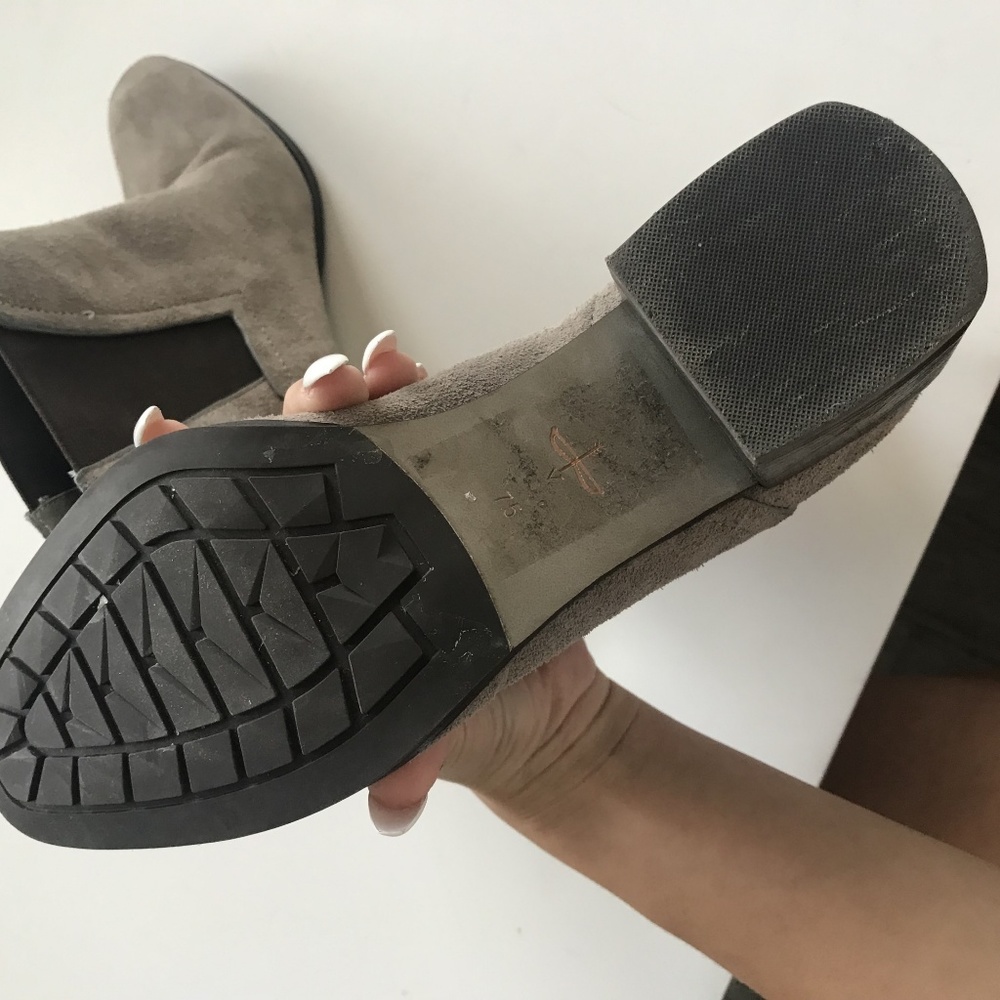 BLOWOUT SALE Pour La Victoire gray suede booties - Picture 2 of 8